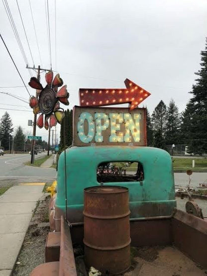 Custom metal open marquee sign with arrow – lighted business sign