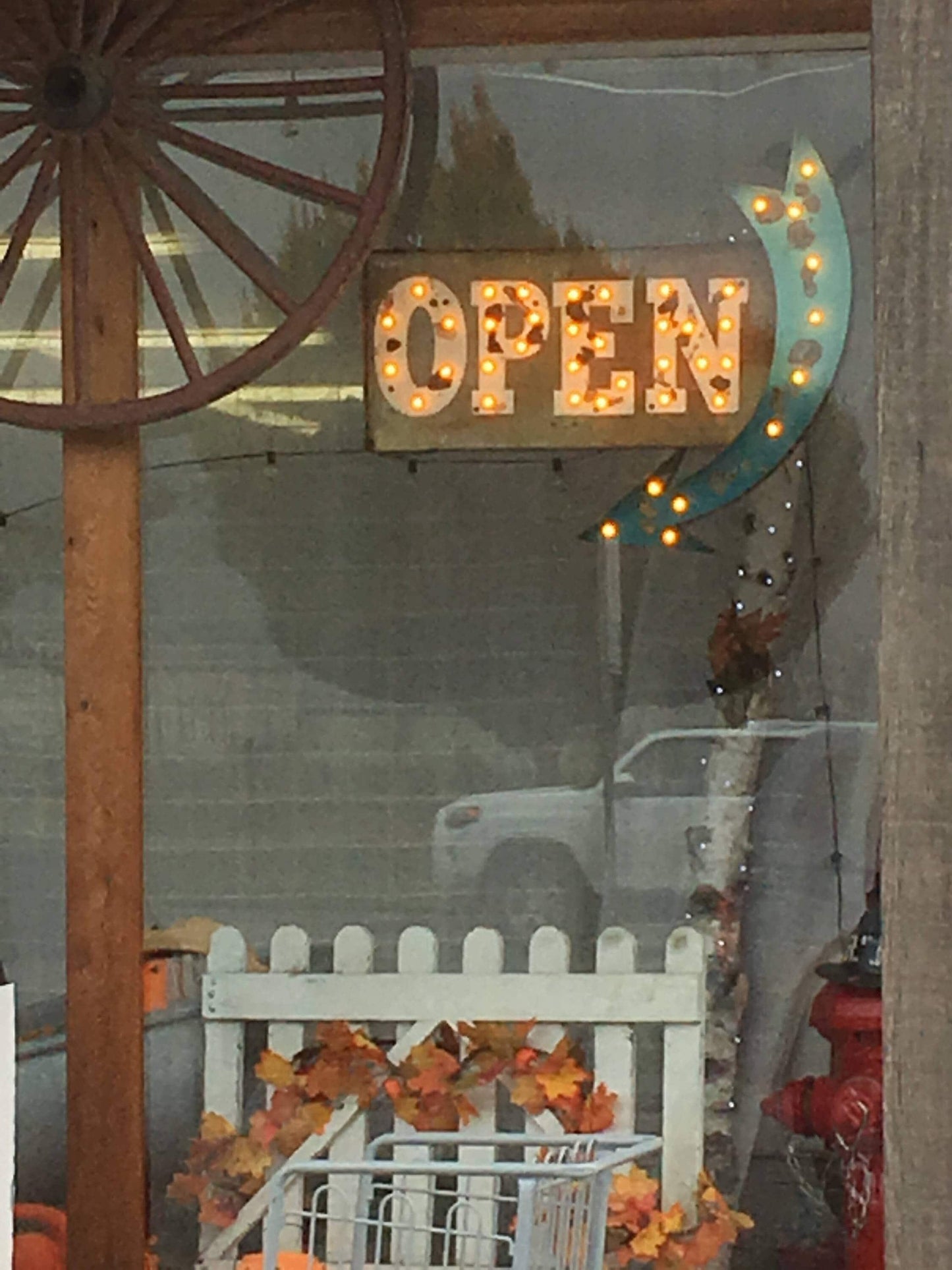 Custom metal open marquee sign with arrow – lighted business sign